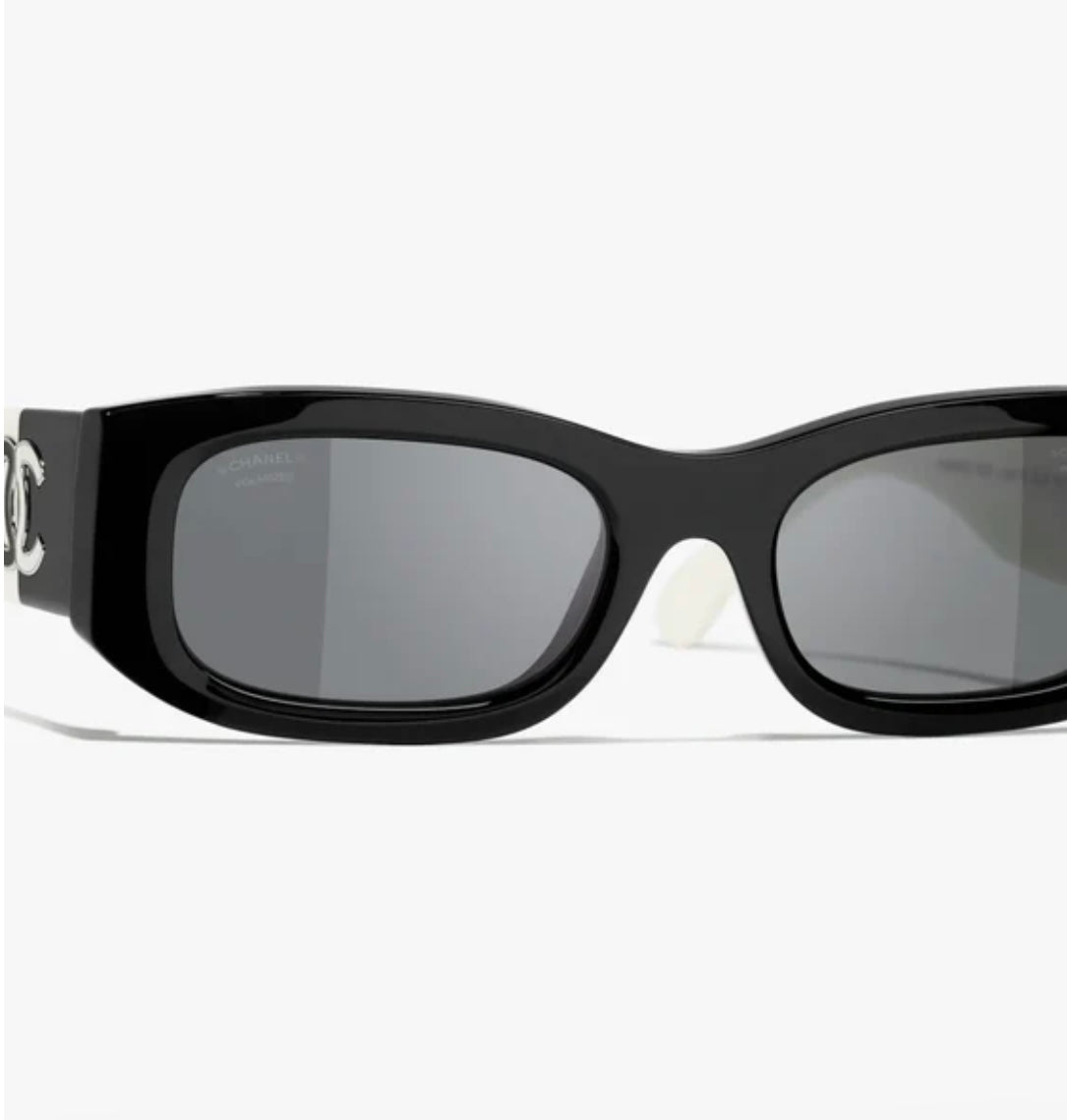 Black - White CC