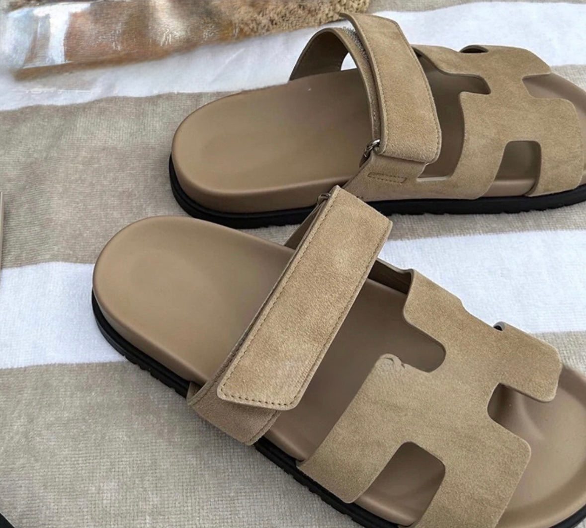 HRMS Flat Sandals